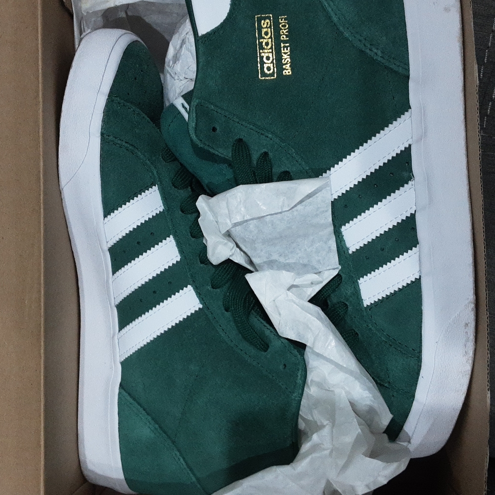 Unisex suede Adidas sneakers